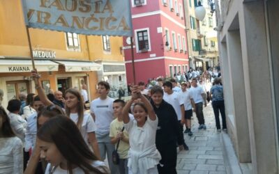Učenici naše škole u procesiji povodom Dana grada i blagdana sv. Mihovila